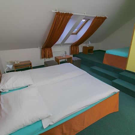 פראג Hotel U Sladku מראה חיצוני תמונה