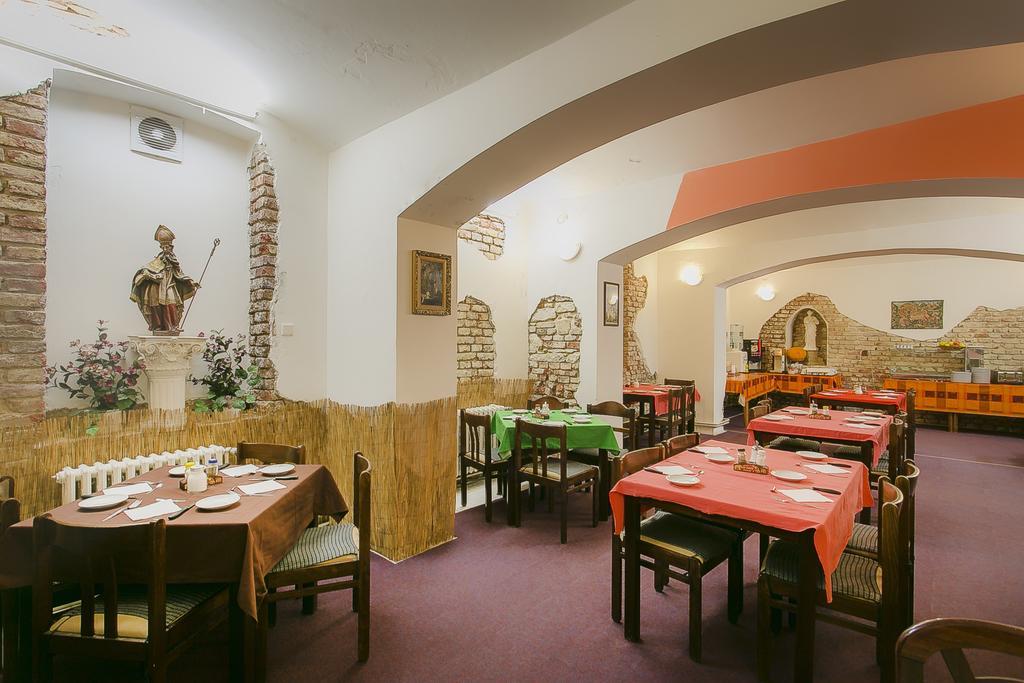 פראג Hotel U Sladku מראה חיצוני תמונה