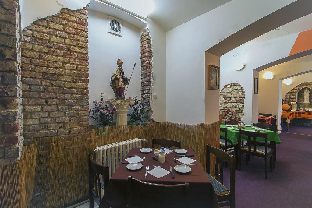פראג Hotel U Sladku מראה חיצוני תמונה