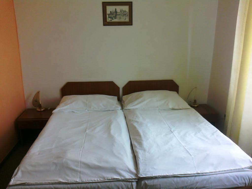 פראג Hotel U Sladku מראה חיצוני תמונה