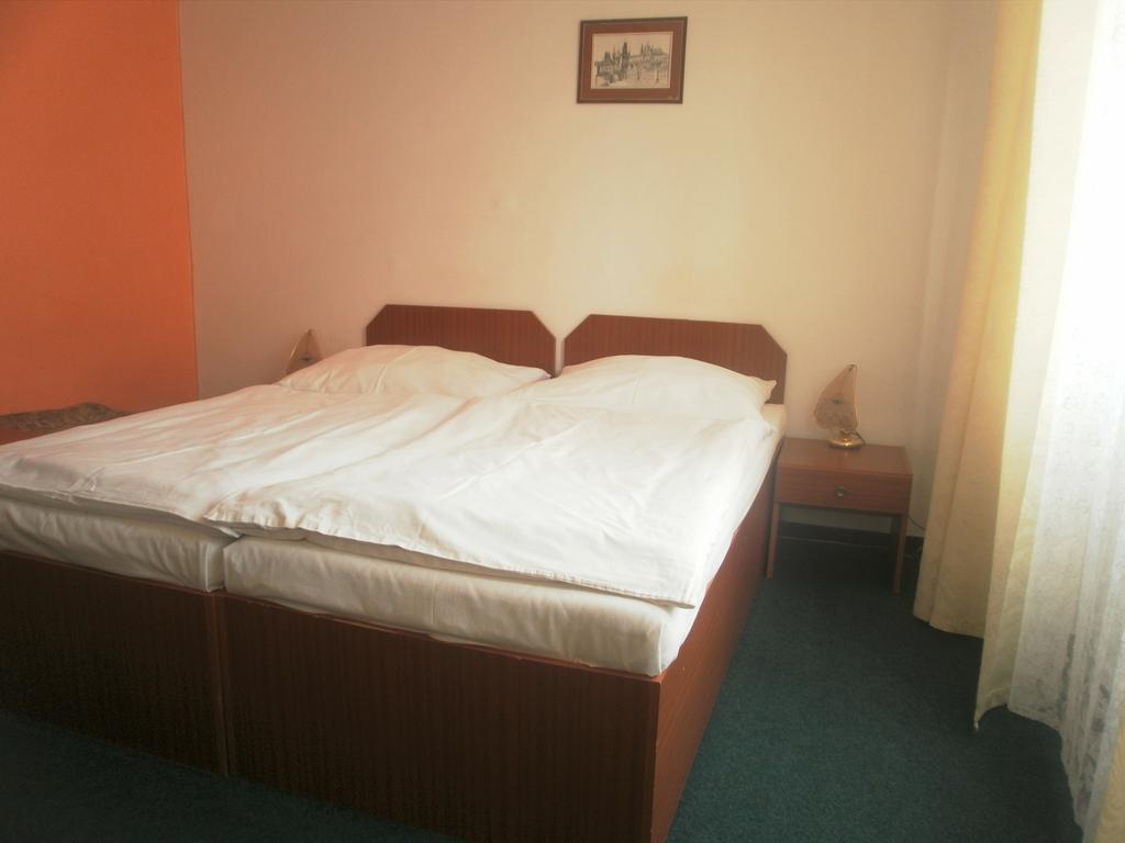 פראג Hotel U Sladku חדר תמונה